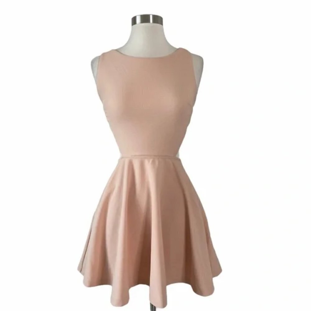 NWT NBD Revolve Rory Cutout O Ring Criss Cross Back in Light Peach Sz. - Picture 2 of 4